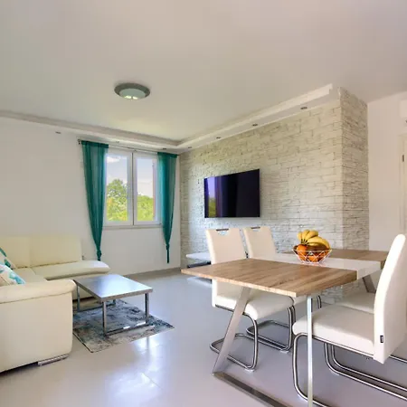 Apartment Holiday Lucija With Pool Only 300 M From Sea *