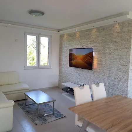 Apartment Holiday Lucija With Pool Only 300 M From Sea Medulin