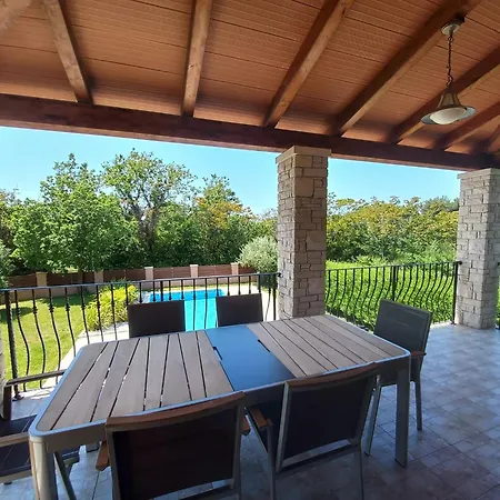 Apartment Holiday Lucija With Pool Only 300 M From Sea Medulin
